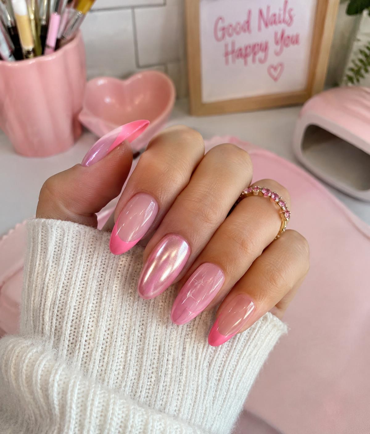 Roze acryl nagels met chroom en french